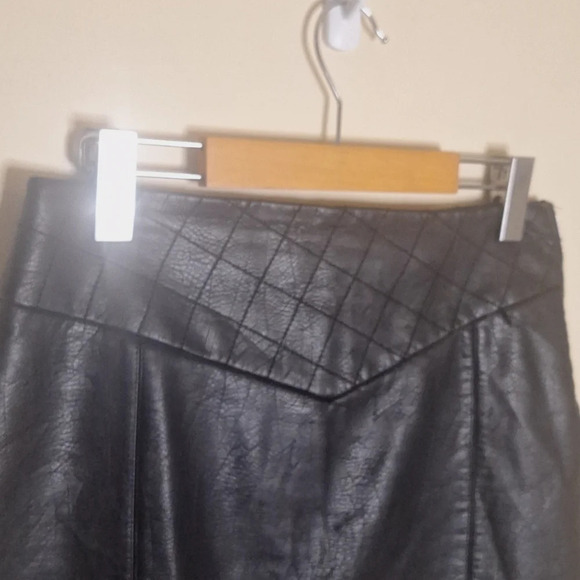 Zara Quilted yoke waist faux leather mini skirt side zip SZ S - Picture 2 of 5
